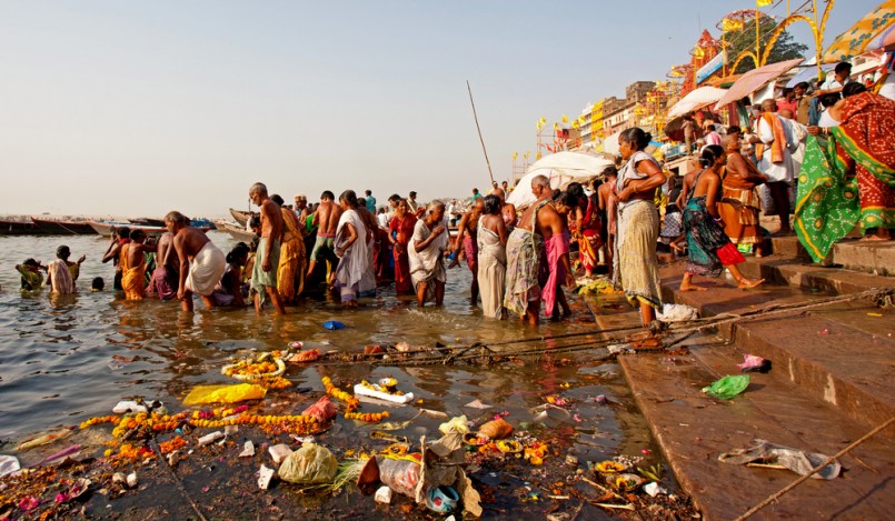 people taking ritual bath in the river Ganga